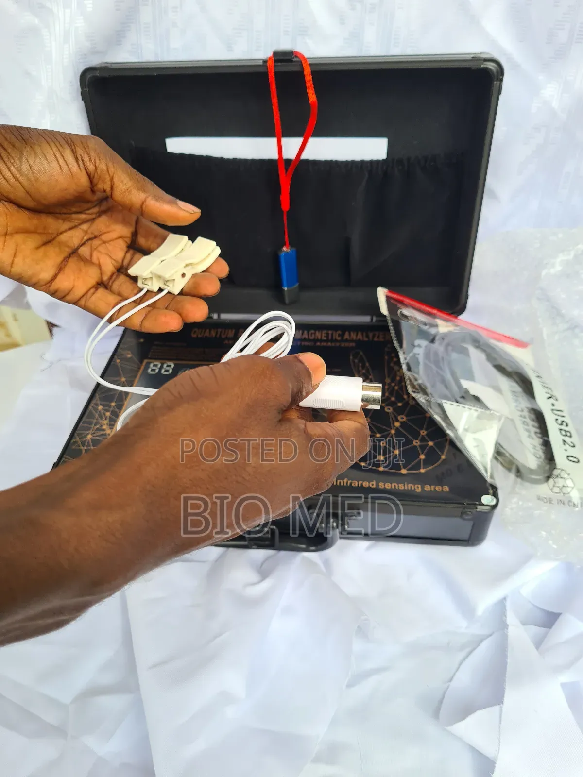Quantum Resonance Magnetic Analyzer With Massage Function