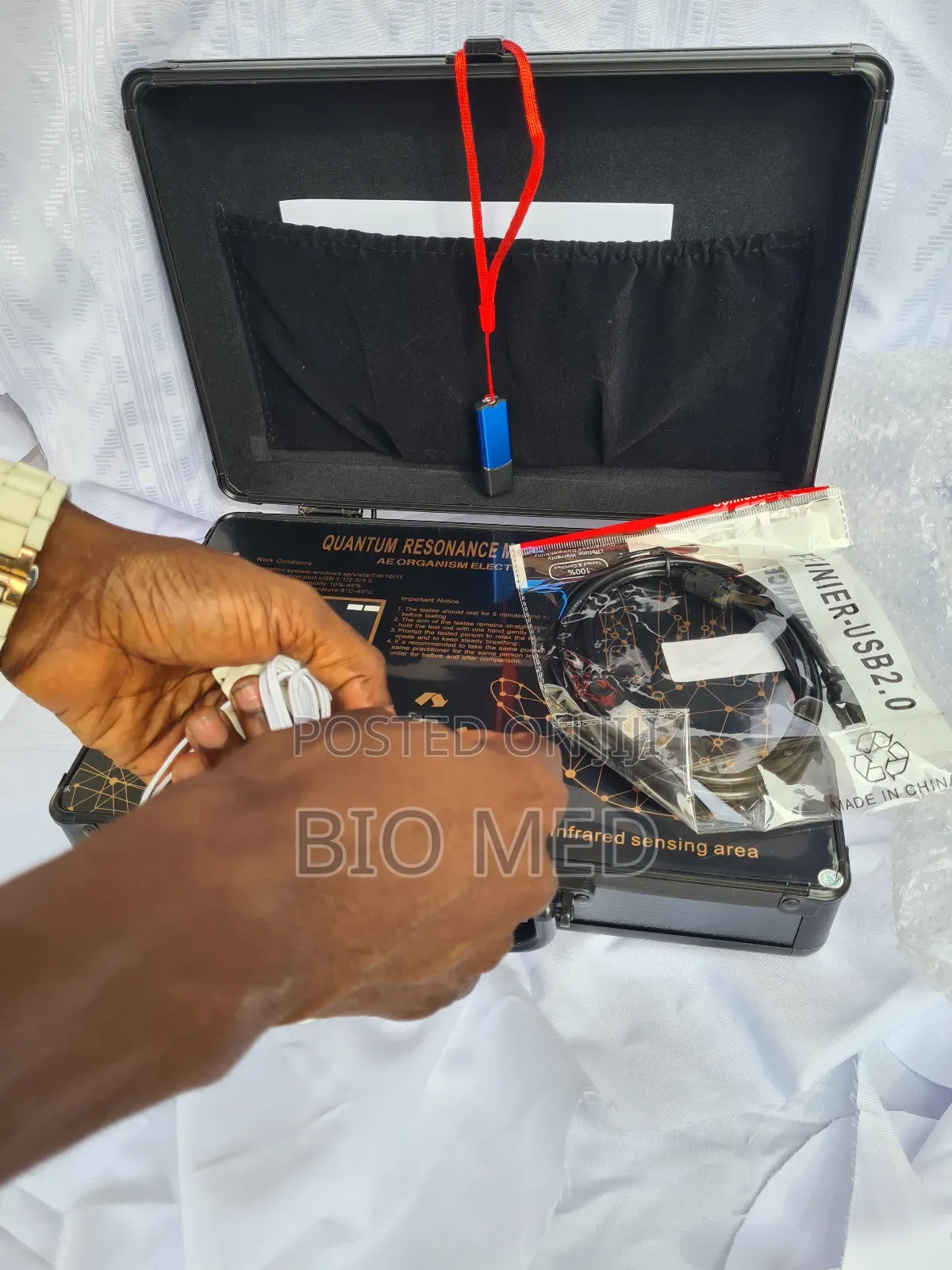 Quantum Resonance Magnetic Analyzer With Massage Function