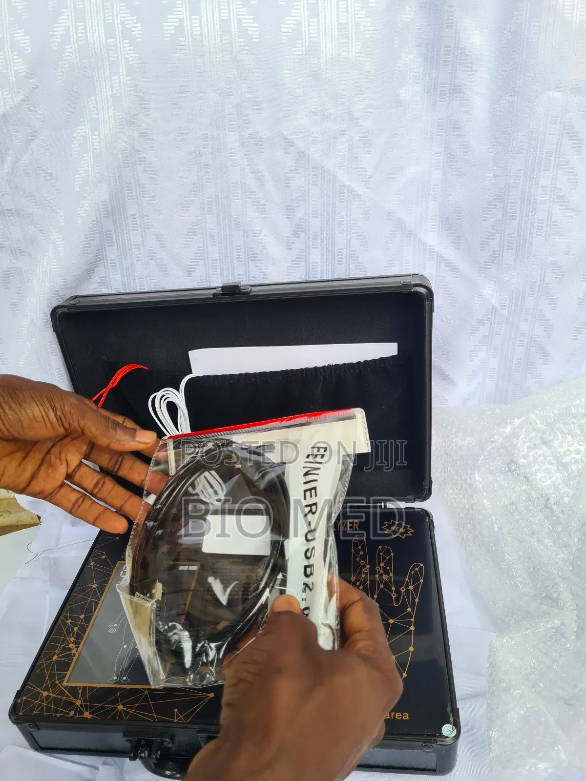 Quantum Resonance Magnetic Analyzer With Massage Function