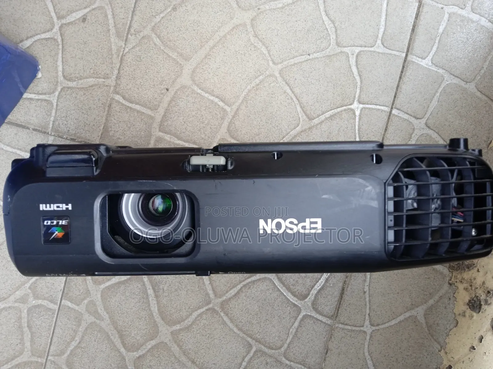 Bright and Very Sharp Projector