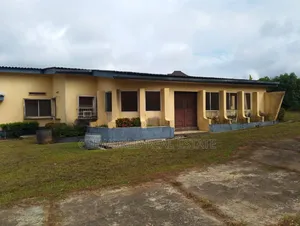 Commercial Building 9 Bedroom Flat