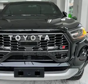 Toyota Hilux 2024 Black