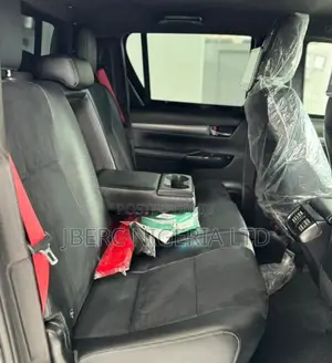 Toyota Hilux 2024 Black