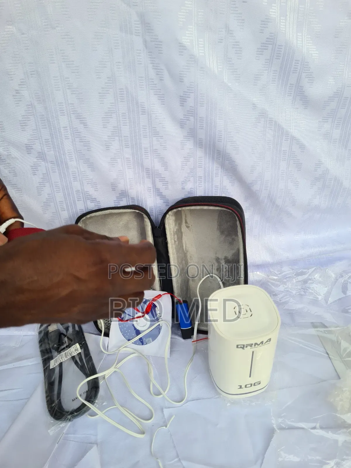 Portable Quantum Resonance Magnetic Analyzer With Hand Bands