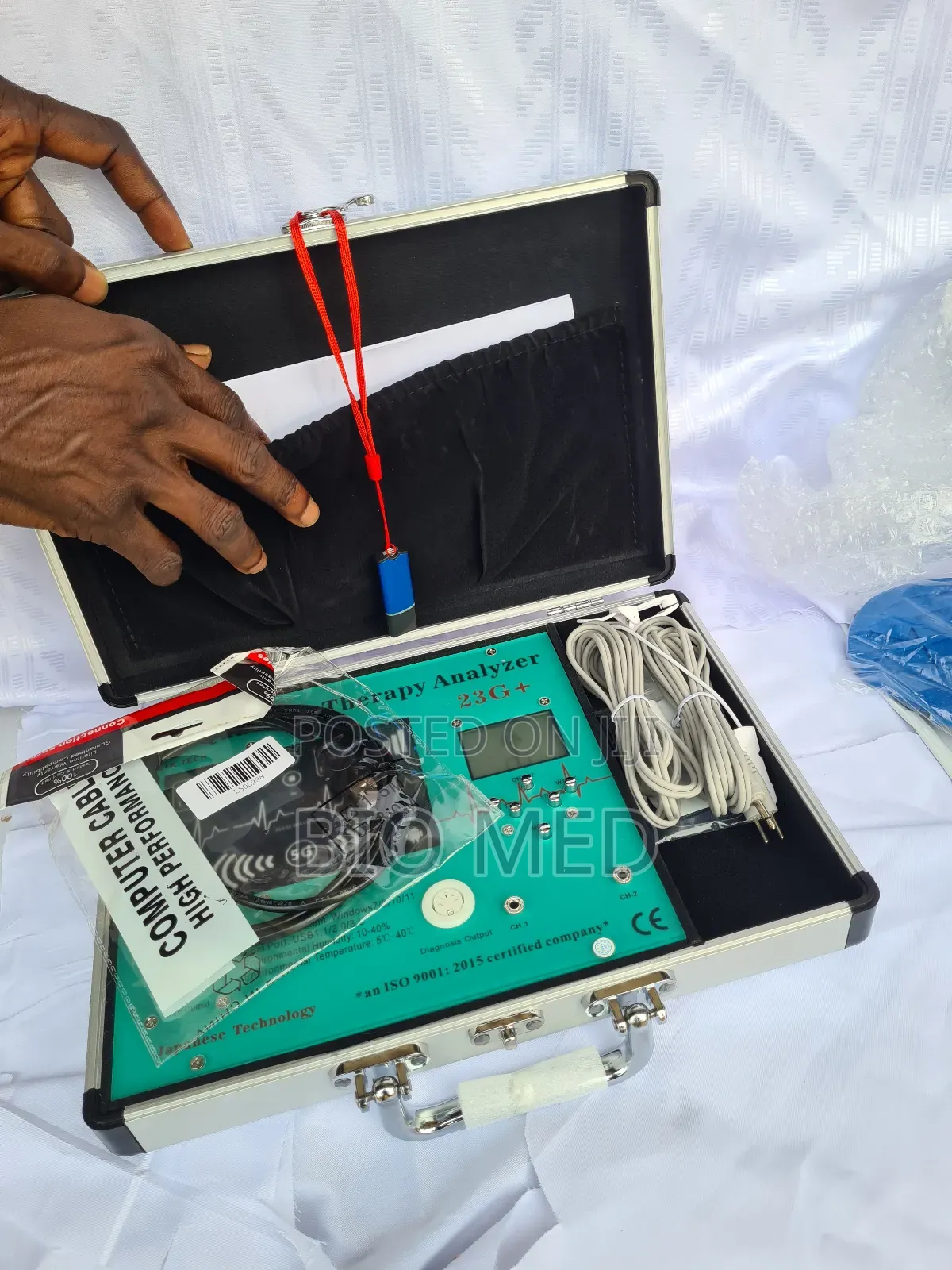 Quantum Resonance Magnetic Analyzer With Massage Function