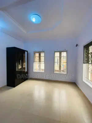5bdrm Duplex in Chevron for rent