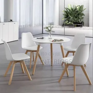 Dnning Table With 4 Leather Padded Chairs