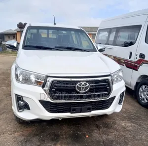 Photo - Toyota Hilux 2019 White