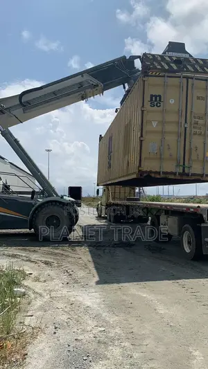 Clean 40ft Container Available in Large Quantities