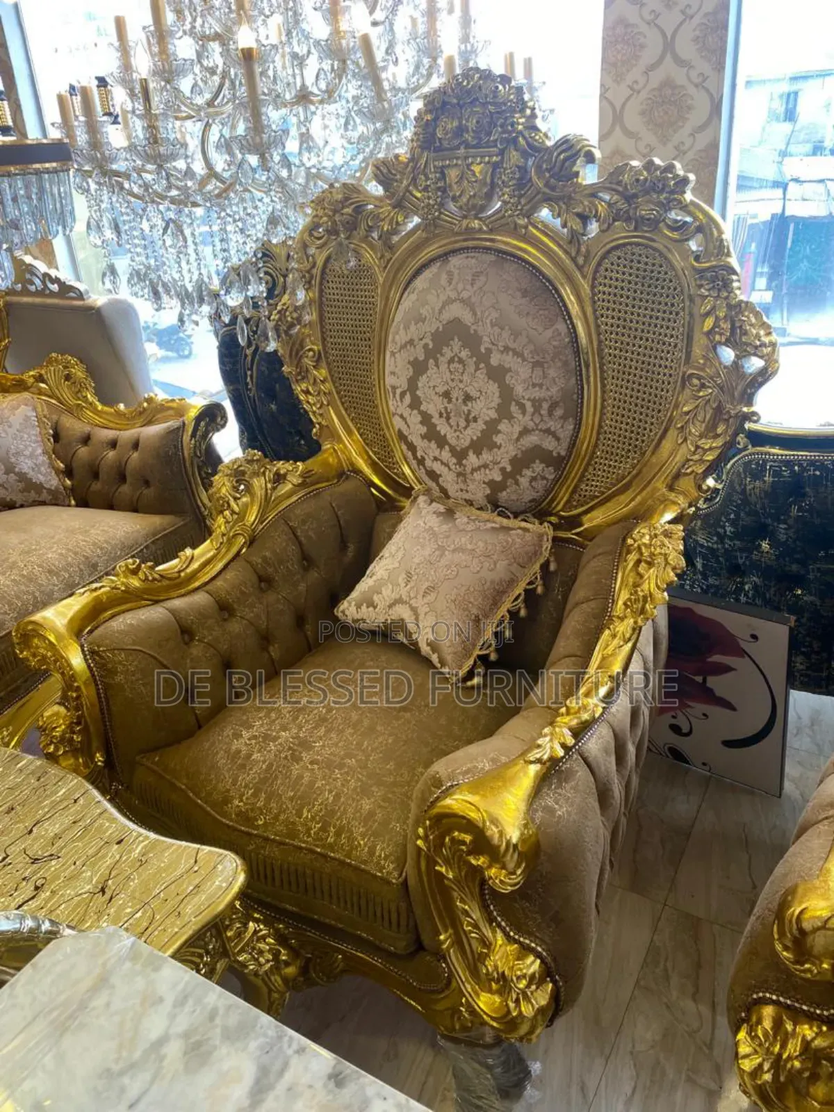 Luxury Royal Settees
