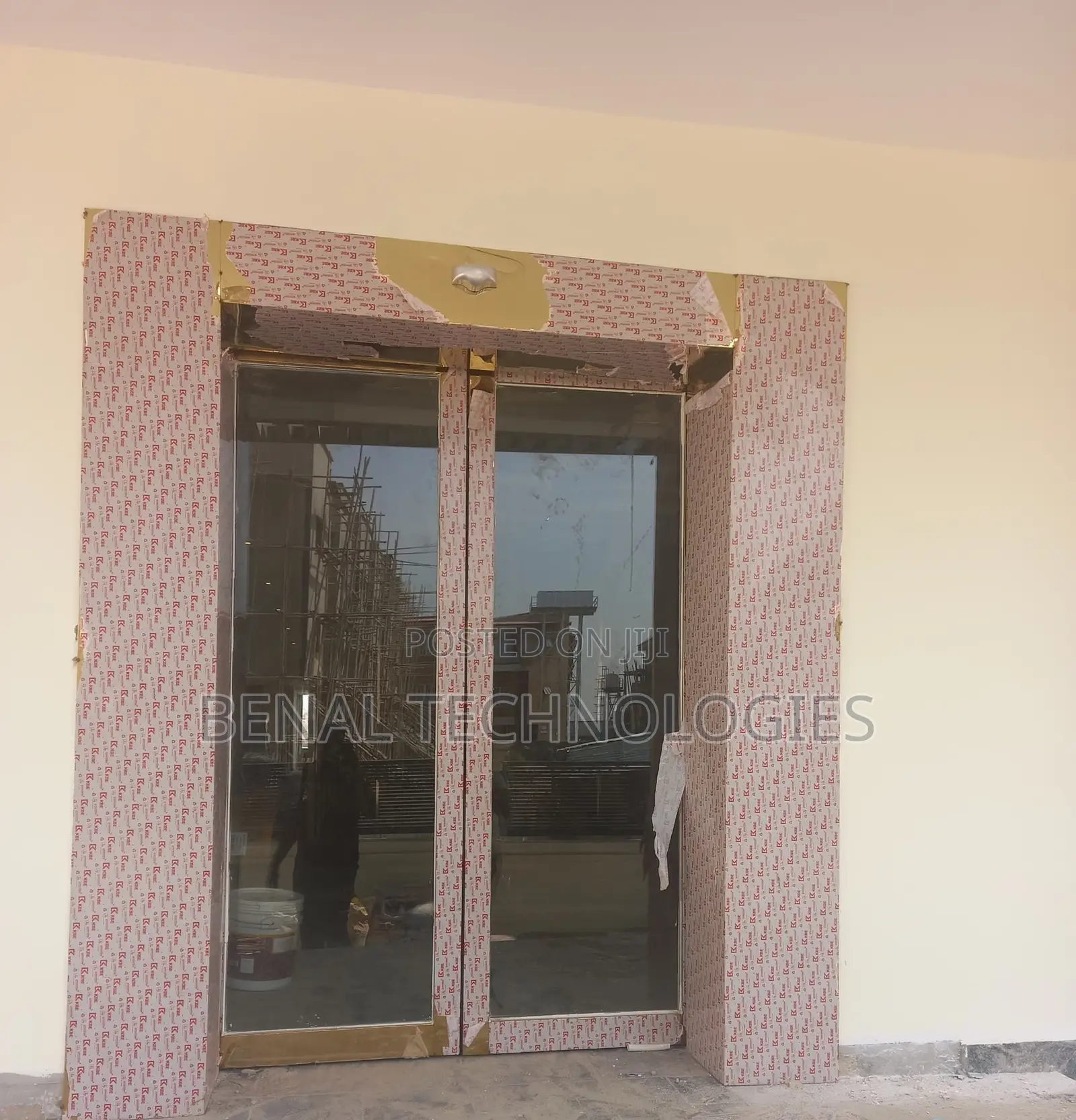 Sliding Door With Sensor Technology