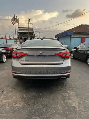 Hyundai Sonata SE 4dr Sedan (2.4L 4cyl 6A) 2015 Gray