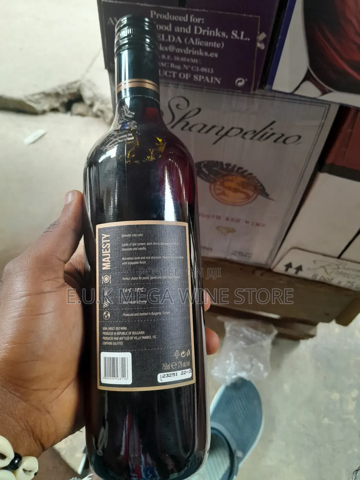 Majesty Semi-Sweet Red Wine