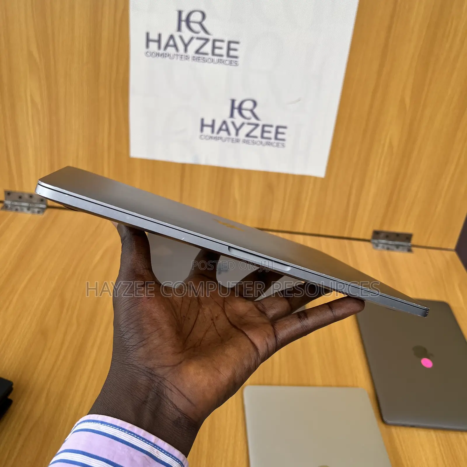 Laptop Apple MacBook Pro 2020 16GB Intel Core I7 SSD 512GB