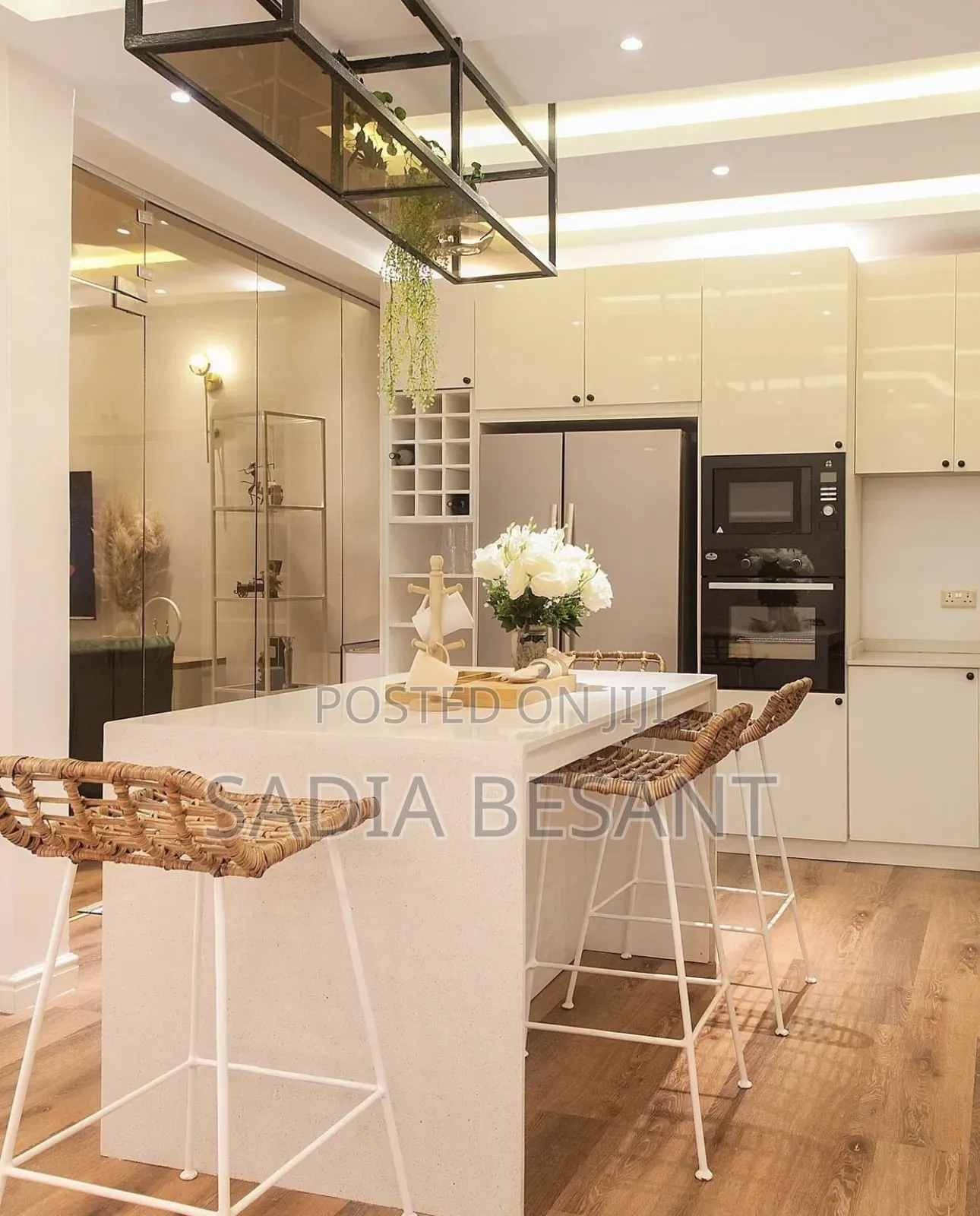 Standard Contemporary Kitchen