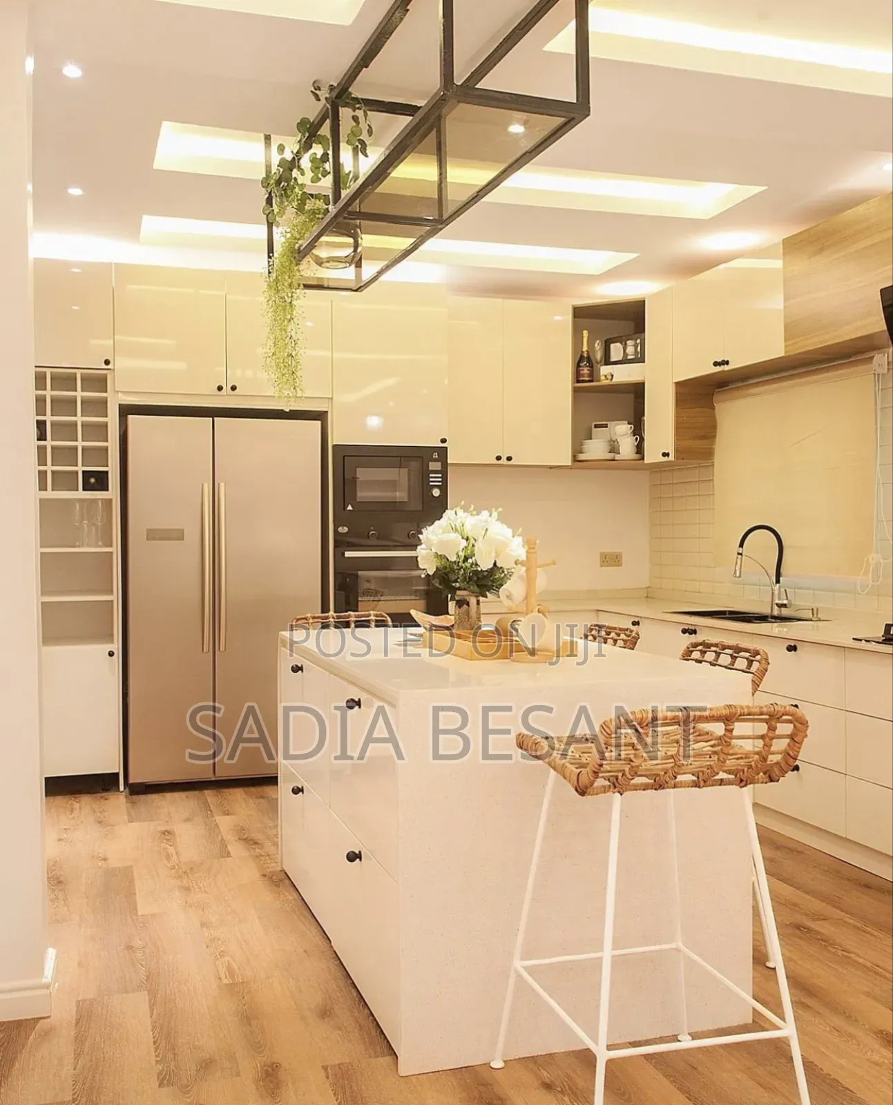 Standard Contemporary Kitchen
