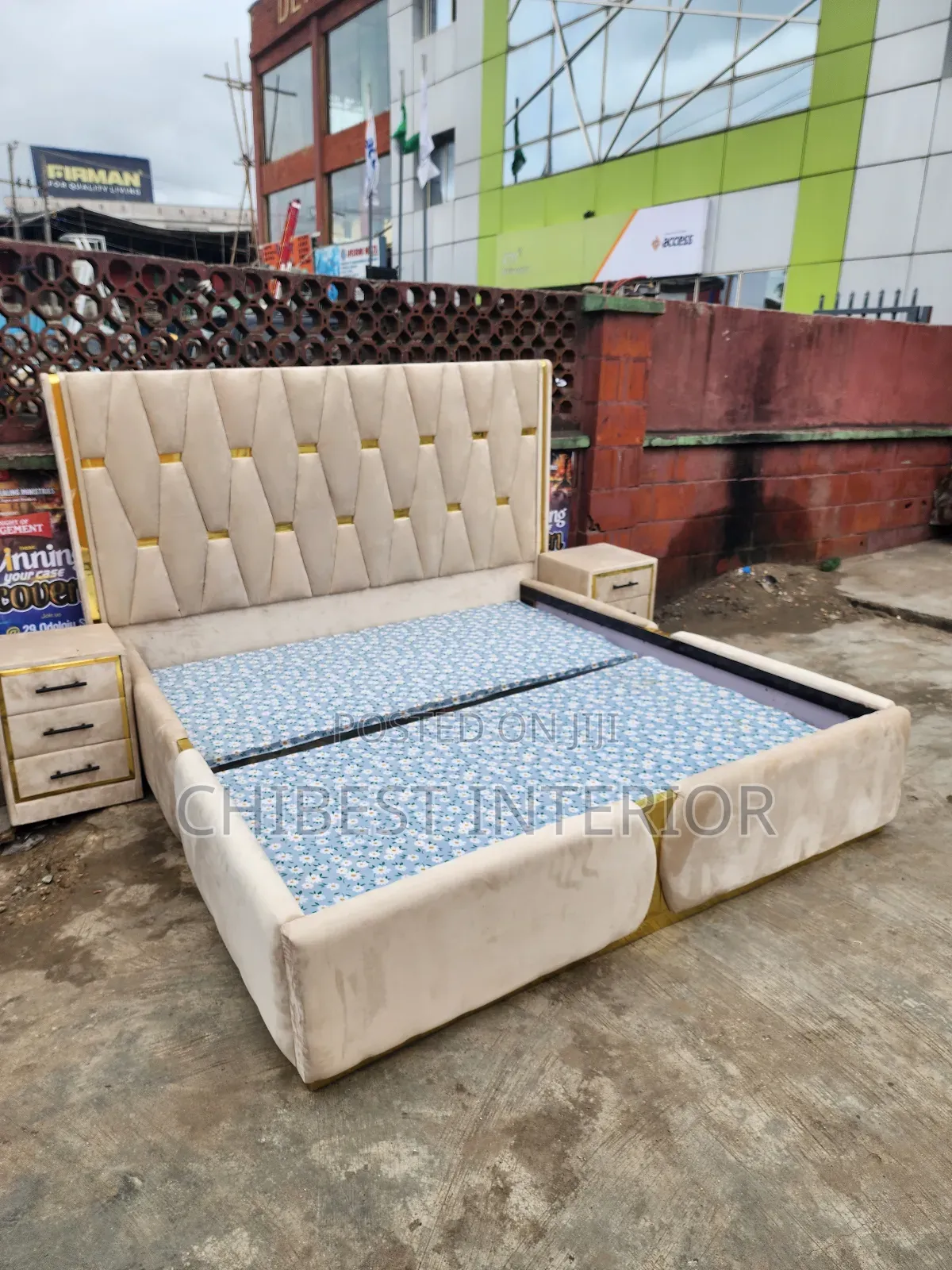 6by6 Upholstery Bed With 2 Drawers