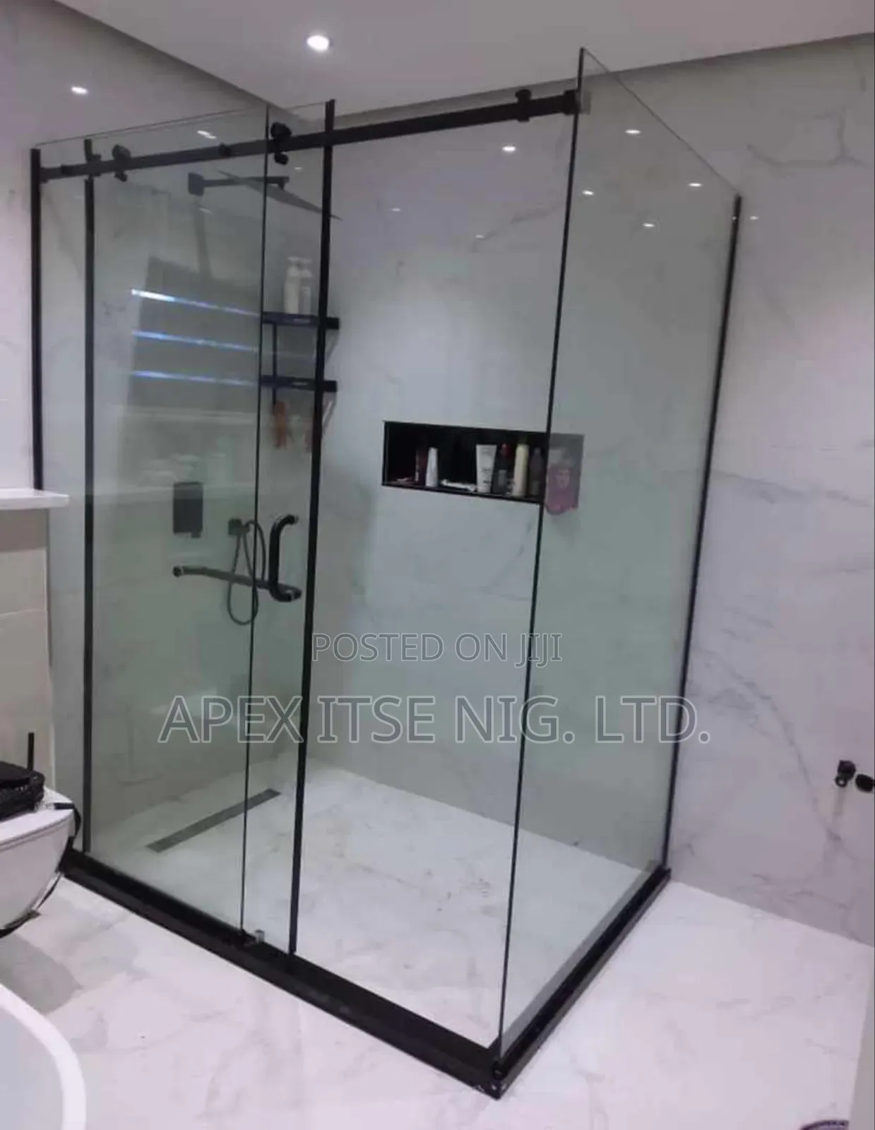 Bold Black Shower Cubicle