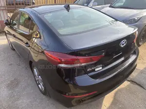 Hyundai Elantra Limited Sedan FWD (2.0L 4cyl 6A) 2017 Black