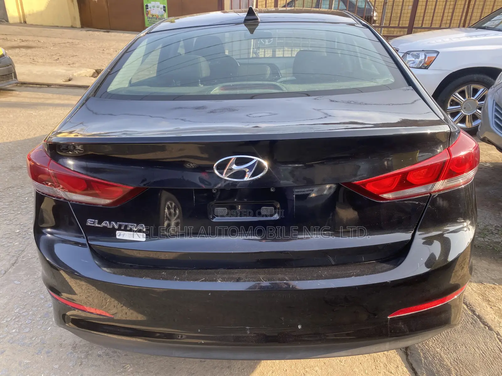 Hyundai Elantra Limited Sedan FWD (2.0L 4cyl 6A) 2017 Black