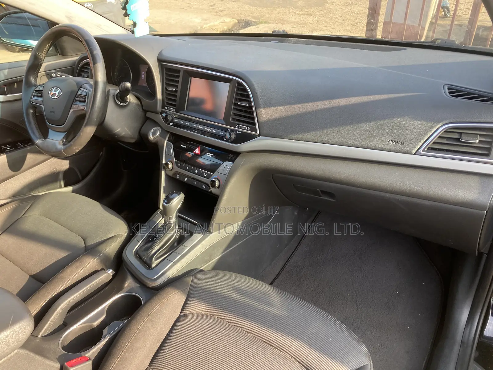 Hyundai Elantra Limited Sedan FWD (2.0L 4cyl 6A) 2017 Black