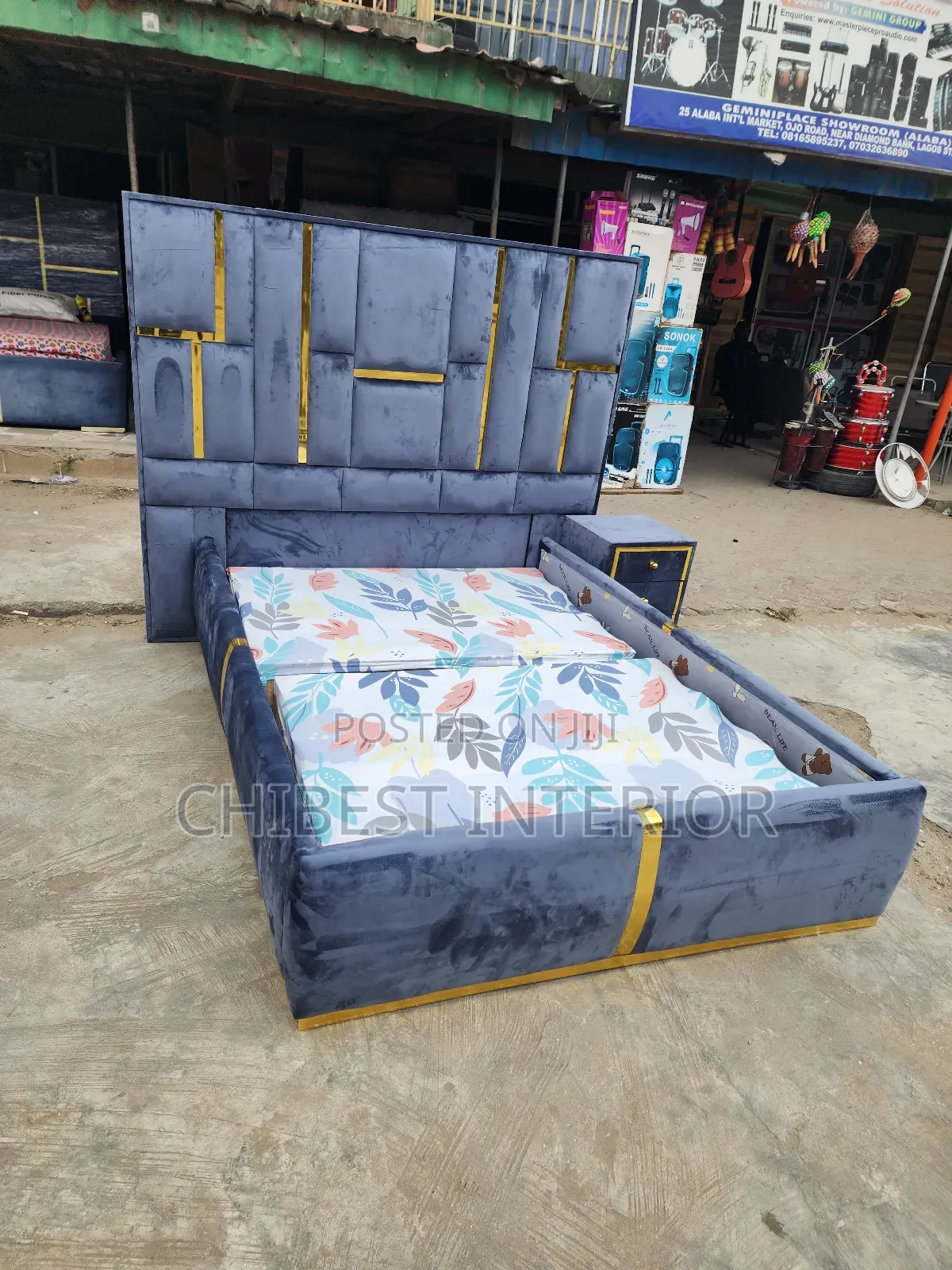 4.6by6 Bed Frame With a Standard Bed Side