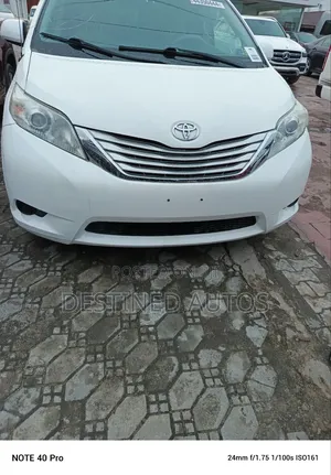 Toyota Sienna LE 7 Passenger 2012 White