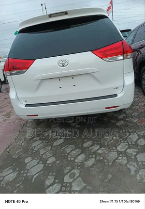Toyota Sienna LE 7 Passenger 2012 White
