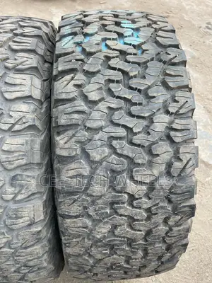 325/60r20 and 35x12.50R20
