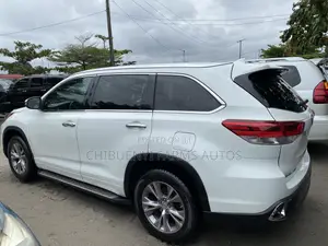 Toyota Highlander XLE V6 4x2 (3.5L 6cyl 6A) 2016 White
