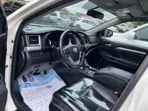 Toyota Highlander XLE V6 4x2 (3.5L 6cyl 6A) 2016 White