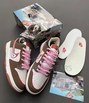 Sb Dunk Low Sneakers