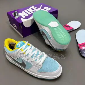 Sb Dunk Low Sneakers