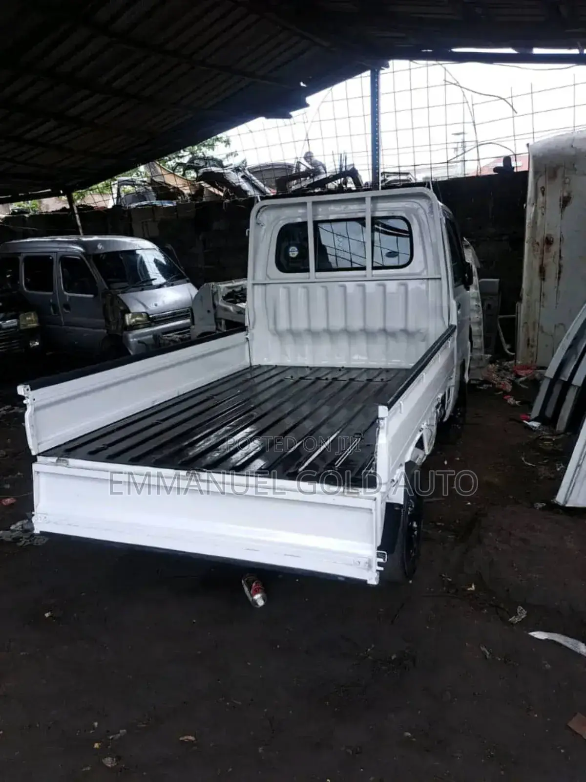 Suzuki APV Minibus 2010 White