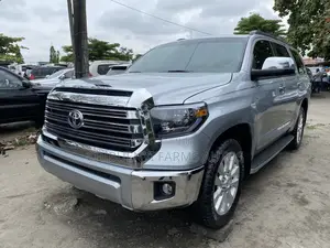 Toyota Sequoia 2017 Silver