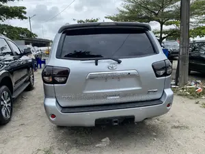 Toyota Sequoia 2017 Silver