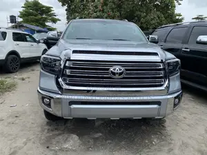 Toyota Sequoia 2017 Silver