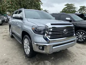 Toyota Sequoia 2017 Silver