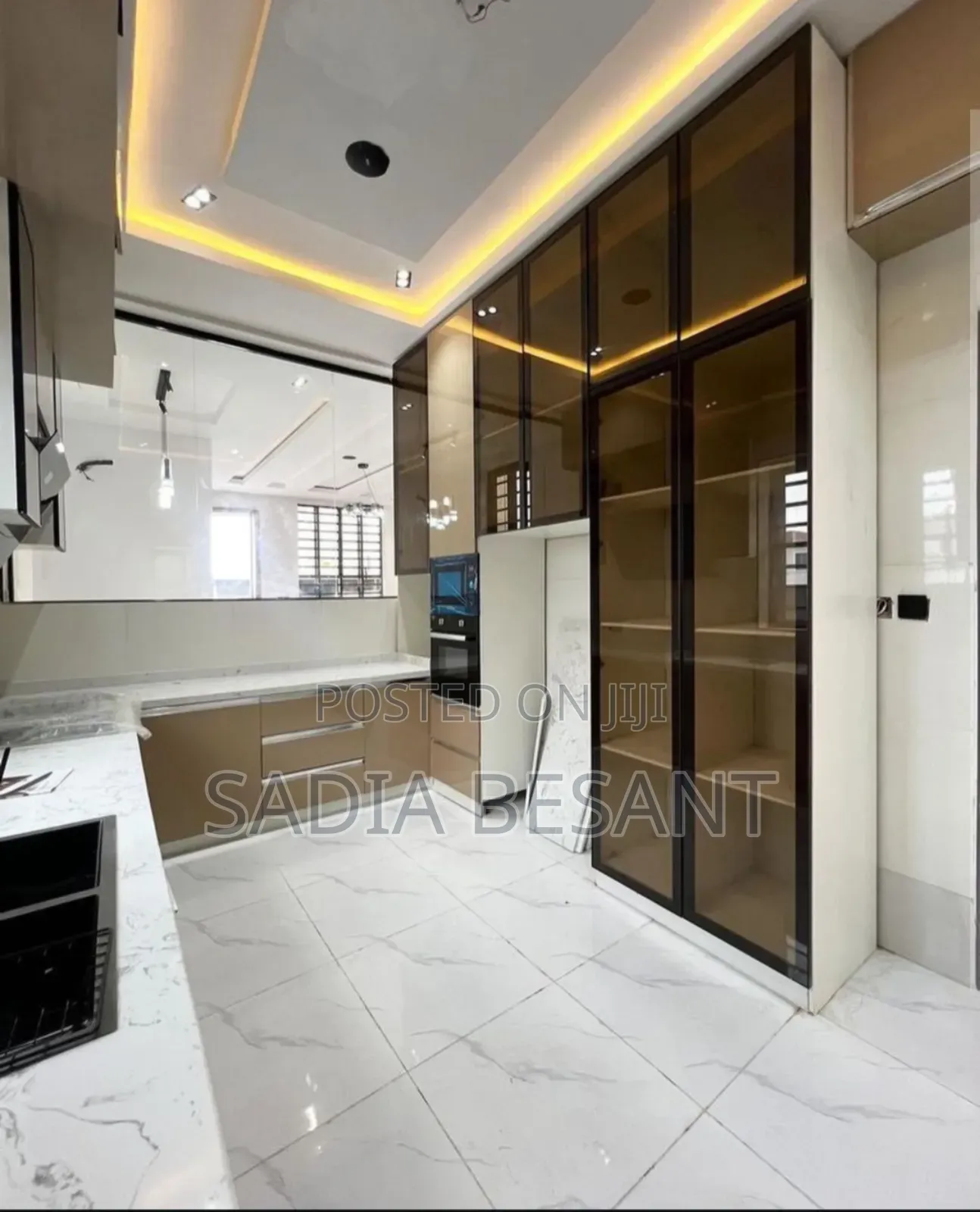 Kitchen Cabinet With White Carara
