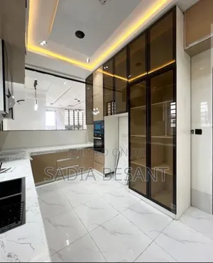 Kitchen Cabinet With White Carara