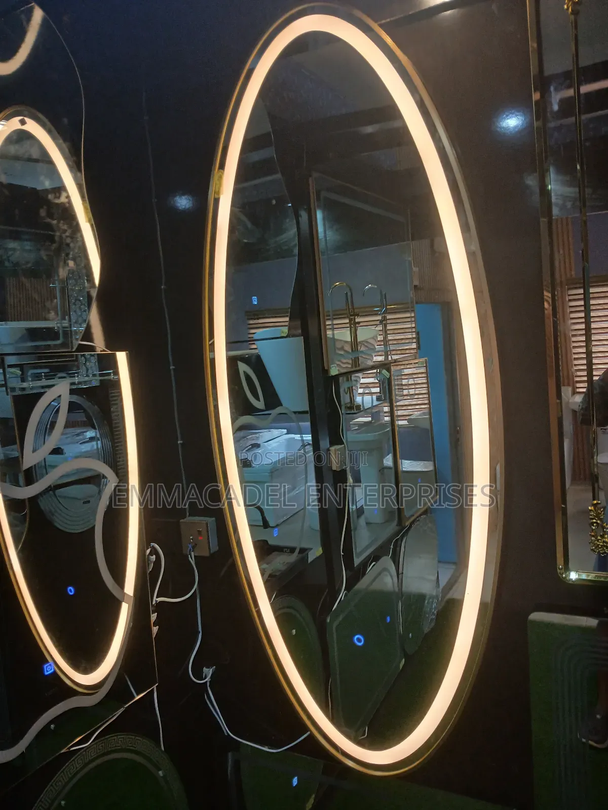 Oval Saloon Digital Dressing Mirror