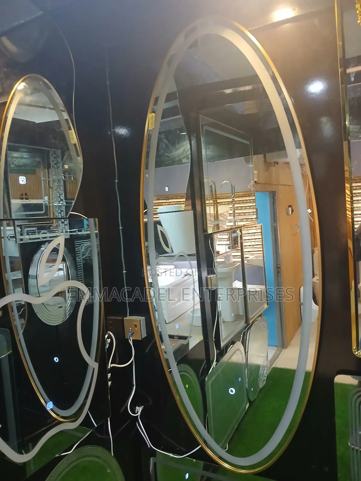 Oval Saloon Digital Dressing Mirror