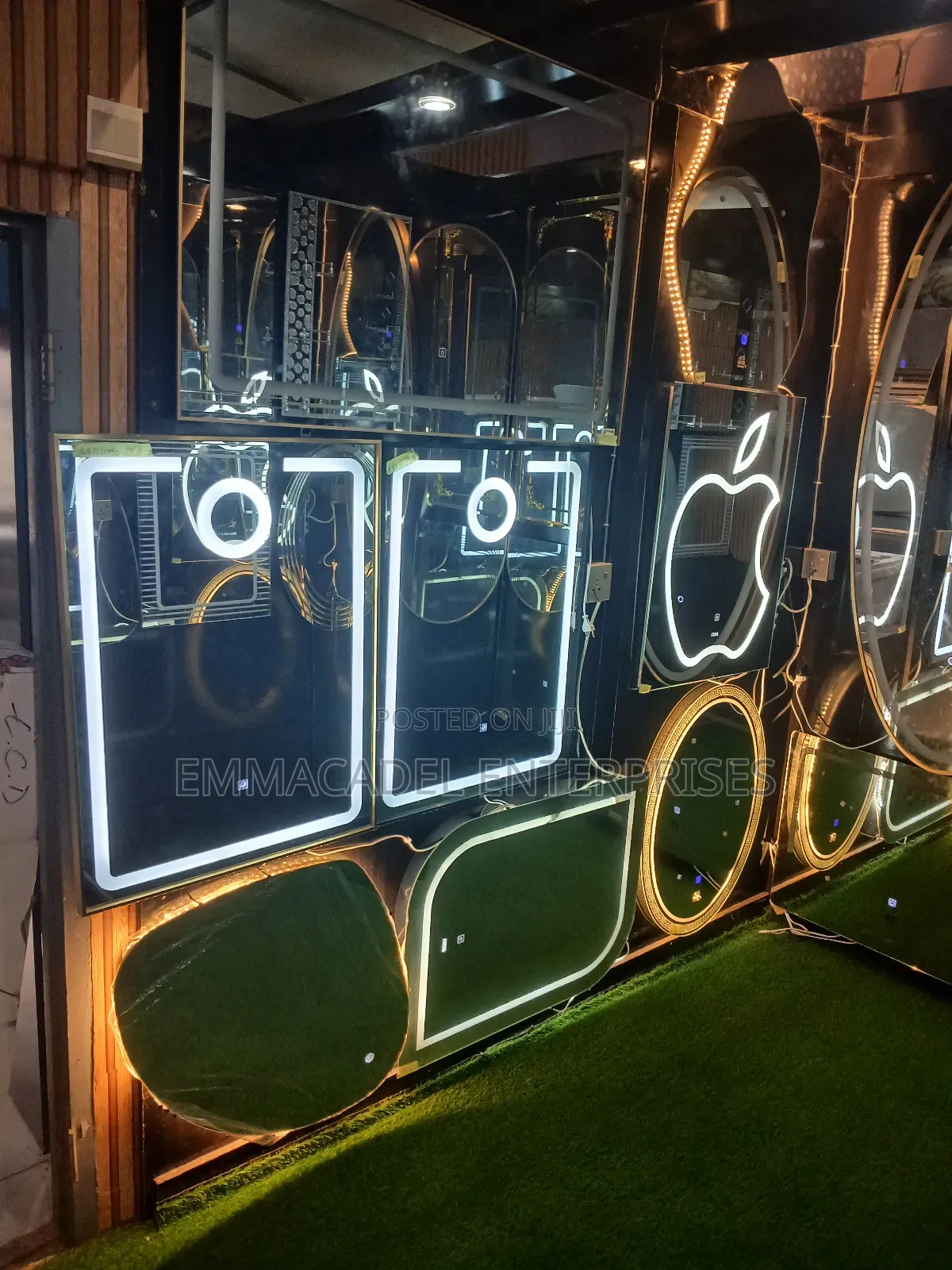 Digital Bathroom Mirrors