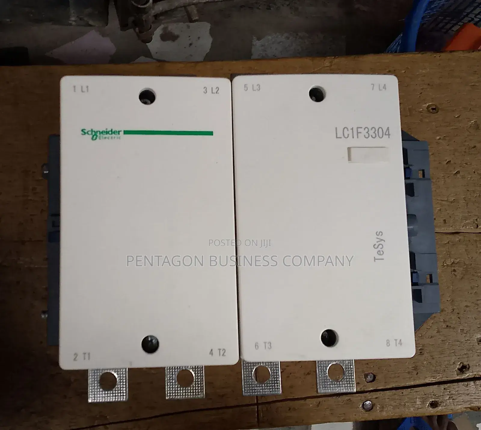 F330 4pole Schneider Contactor (400ahms)