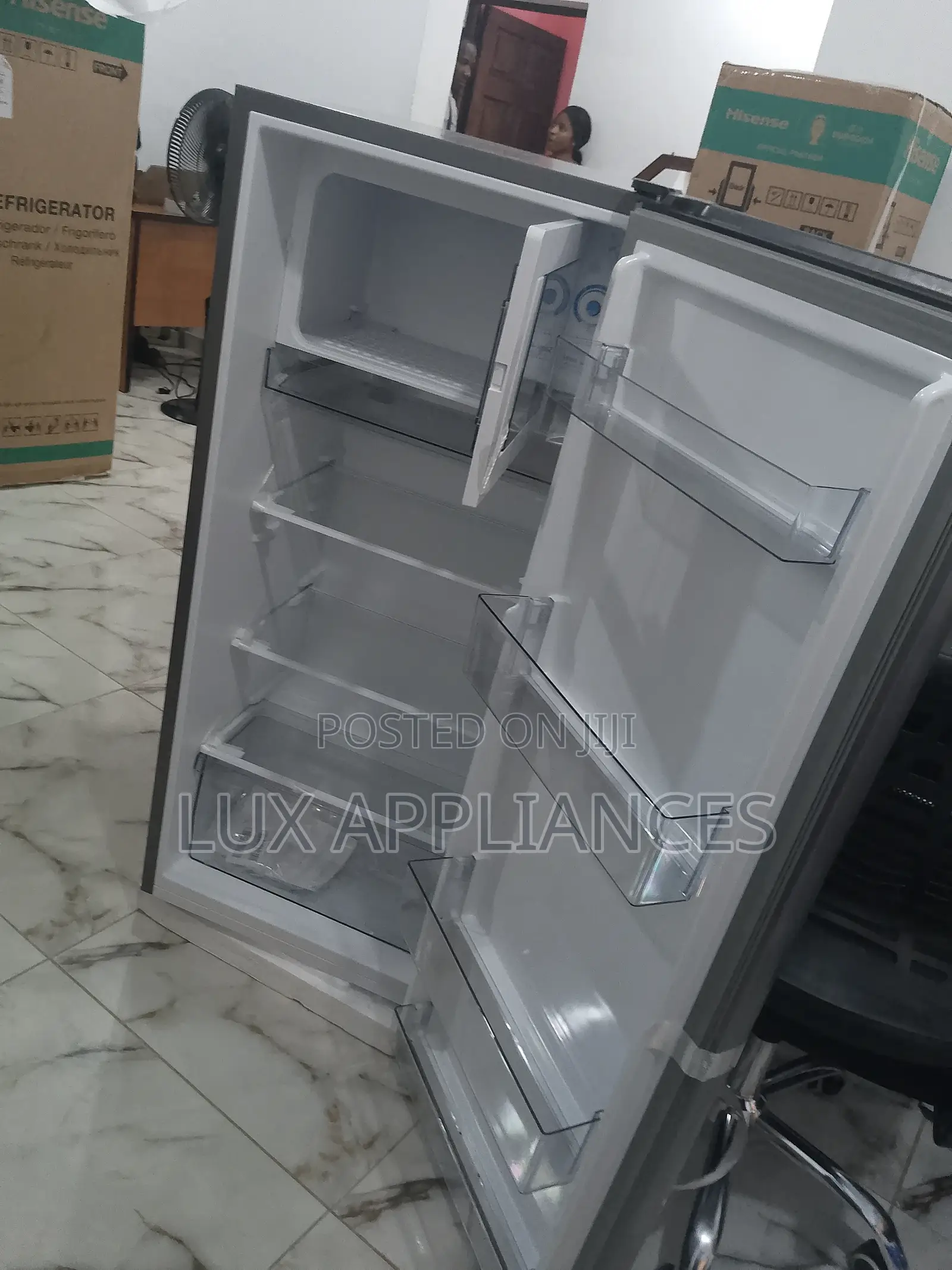 Spacious 176l Hisense Refrigerator