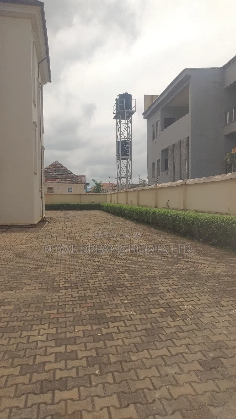 3bdrm Block of Flats in Kaura for sale
