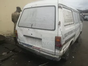 Nissan Vanette 1999 White