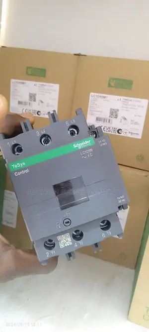 D95 3pole Schneider Contactor (125ahms)