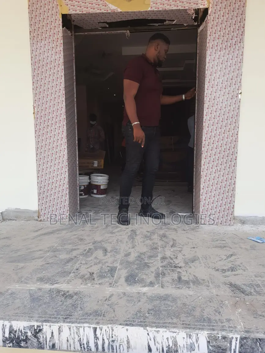 Automatic Sleeker Glass Entry
