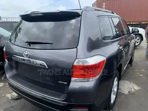 Toyota Highlander Limited 2012 Gray